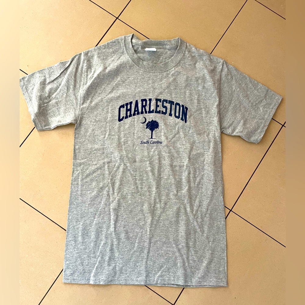 Charleston short sleeve tshirt cotton /size mens small / never worn